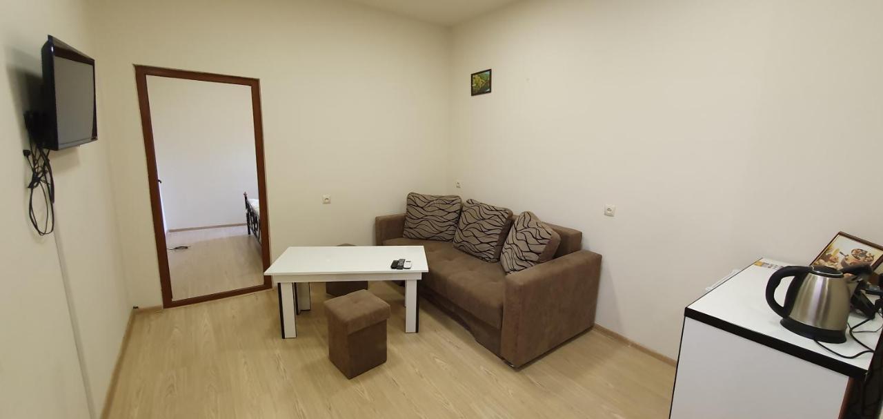 Tempus Hotel-Hostel Yerevan Exterior photo