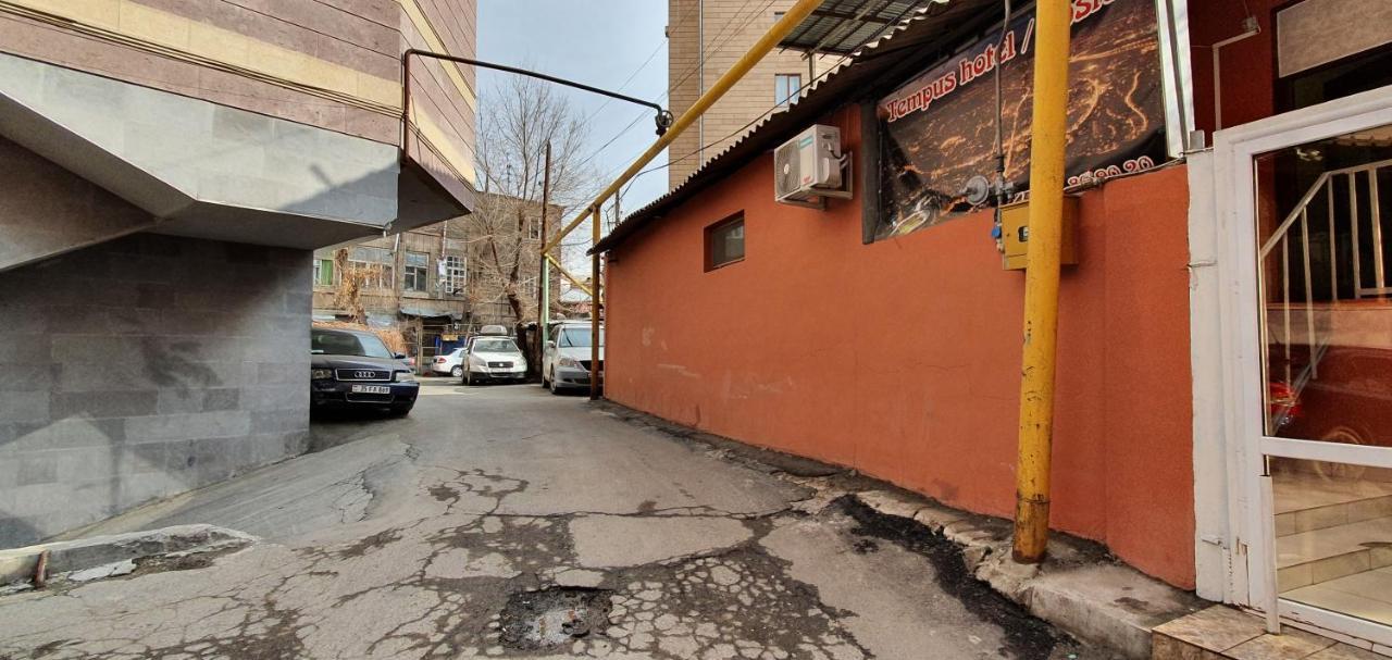 Tempus Hotel-Hostel Yerevan Exterior photo